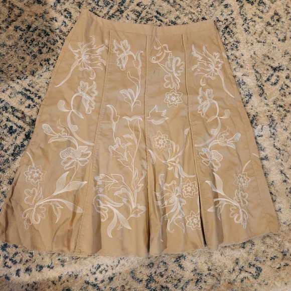 Ann Taylor Tan Cream Embellished Midi Skirt Sz 6 - Picture 2 of 6
